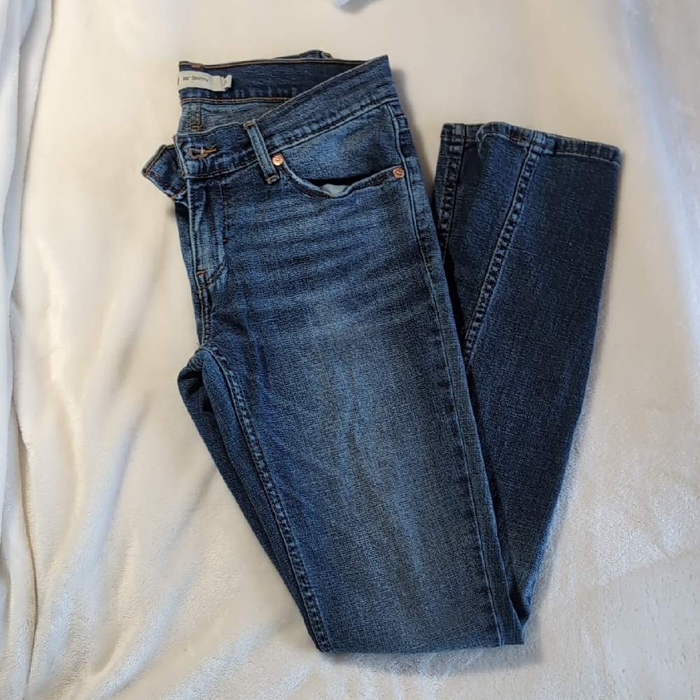 Straight Leg 524 Size 5 Levi